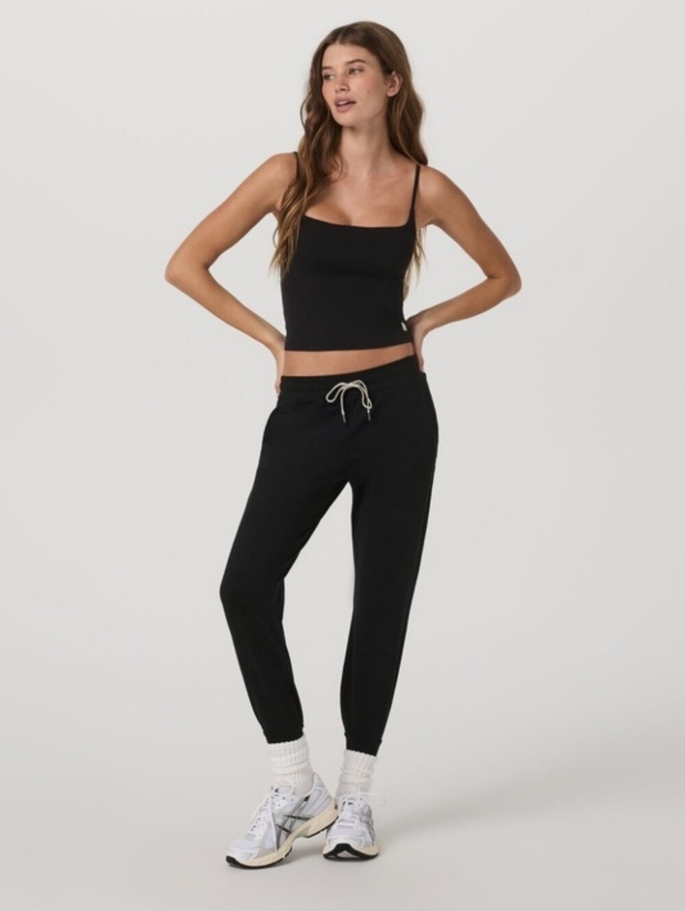 Vuori Black Performance Joggers Athleisure Activewear Sweatpants